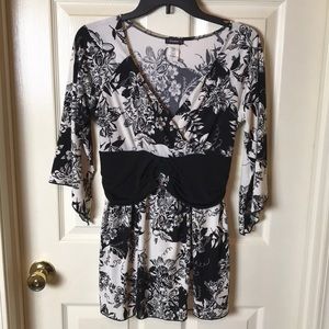 Cocomo Top VNeck Wrap w/Bell Sleeves Size Small